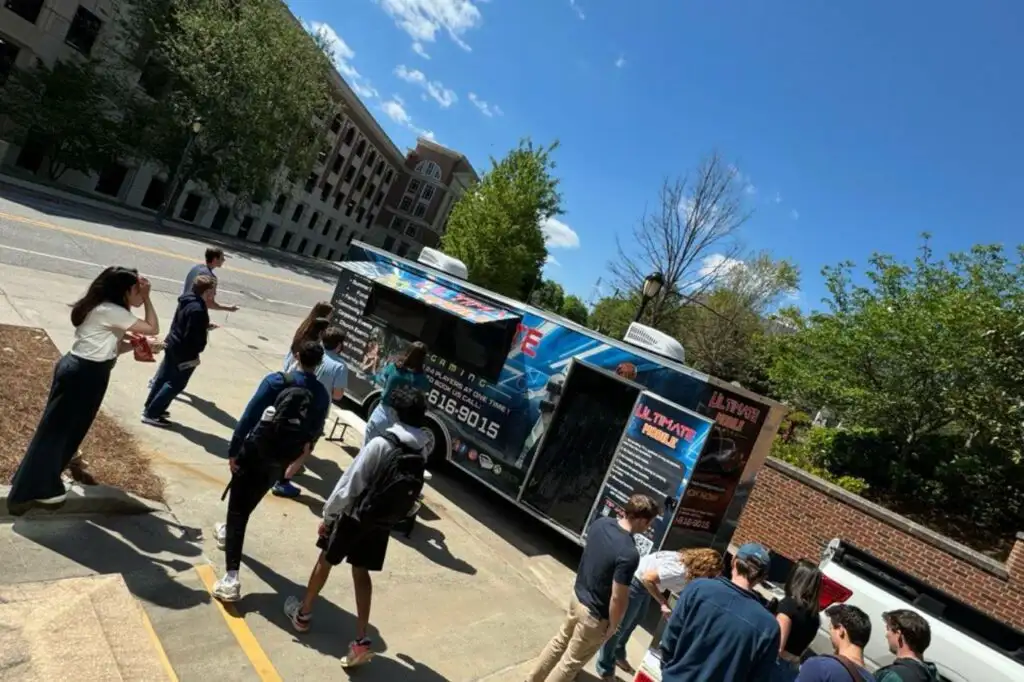 kids playing outside the mobile gaming truck